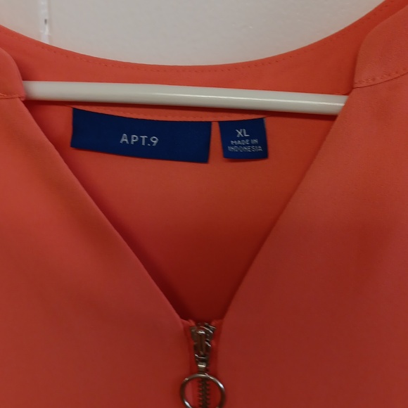 Top - Picture 2 of 4